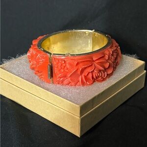 Amazing vintage cuff bracelet made in Hong Kong